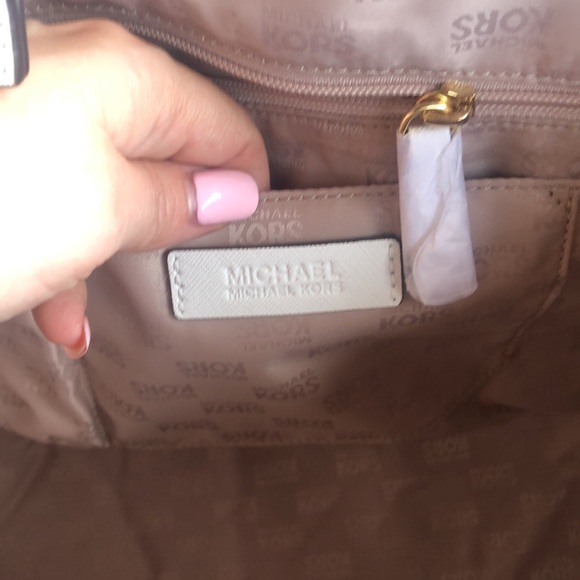 New MICHAEL Michael Kors White Leather Jet Set Travel Tote - Picture 9 of 13